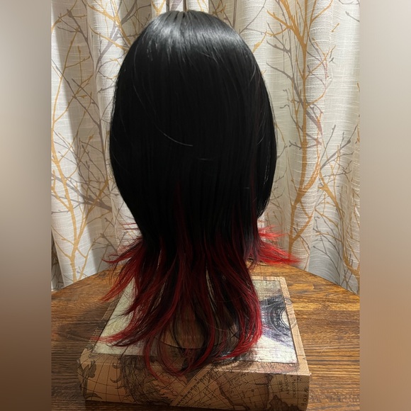 8.Black and Red Short Gentle Waves Wig adjustable cap - Picture 2 of 2